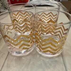 🌟 C. Wonder Set of 4 Chevron Low Ball Glasses